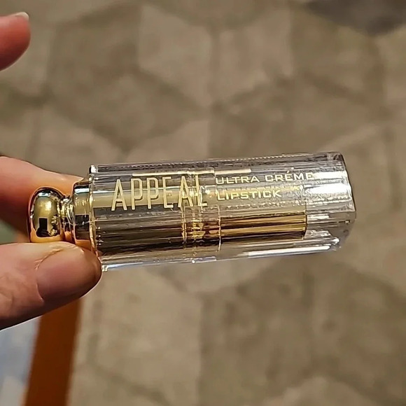 Ultra cream lipstick in Muse - Picture 1 of 2